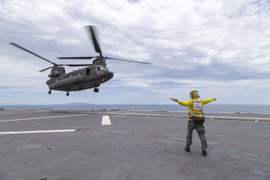 
        An RSAF CH-47 helicopter landing aboard HMAS 
        Adelaide
         off the coast of Townsville, Queensland. Canberra announced on 25 October that RSAF CH-47 crews have qualified to operate from the RAN’s two Canberra-class LHDs.
       (Australian Department of Defence / Commonwealth of Australia 2020)