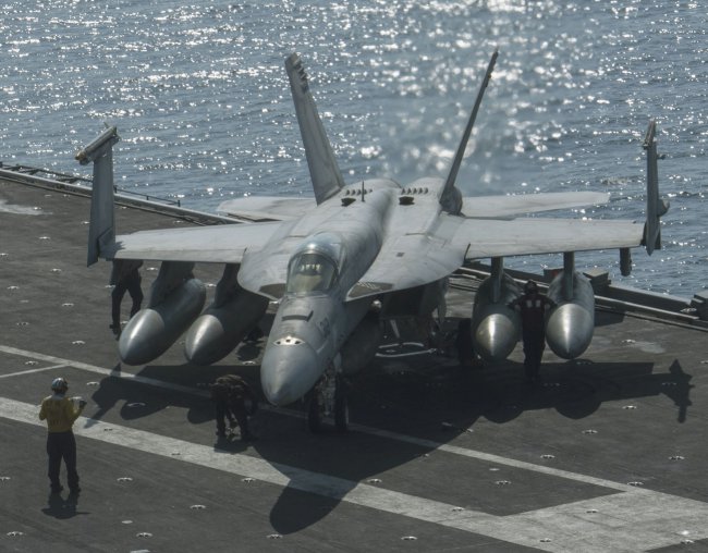 
        Sailors on 28 October 2020 secure a Boeing F/A-18E Super Hornet, from the “Kestrels” of Strike Fighter Squadron (VFA) 137, on the flight deck of the aircraft carrier USS 
        Nimitz
         (CVN 68). A F/A-18E crash on 20 October was one of two incidents that prompted the USN on 26 October to institute a 24-hour stand down for non-deployed aircraft.
       (US Navy)