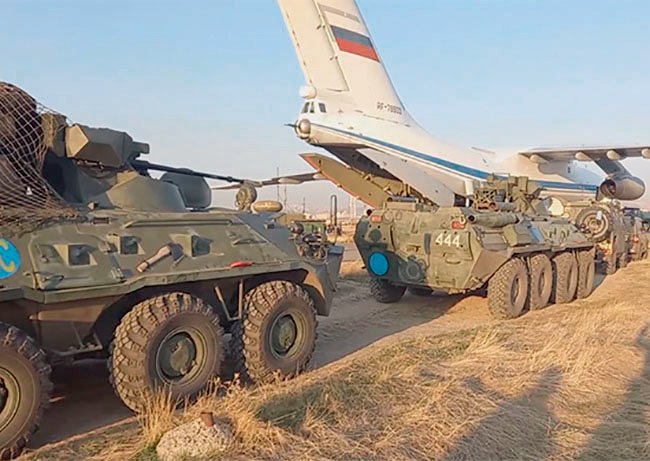 Vehicles from Russia’s 15th Independent Motorised Rifle (Peacekeeping) Brigade unloading from Il-76 transport aircraft after arriving in Armenia. (Russian MoD)