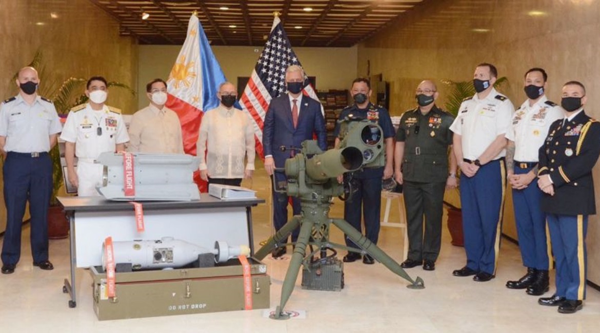 On 23 November the US handed over to the Philippine military USD18 million worth of defence equipment that also included precision-guided munitions.