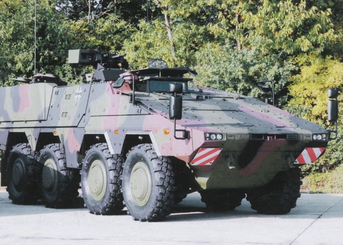 The UK has begun to award contracts for its procurement of the ARTEC Boxer. Boxer was originally developed as a collaboration between the UK and Germany, though the UK pulled out of the programme. Germany went on to field the Boxer from 2009, with a German Boxer APC A0 pictured here. (KMW)