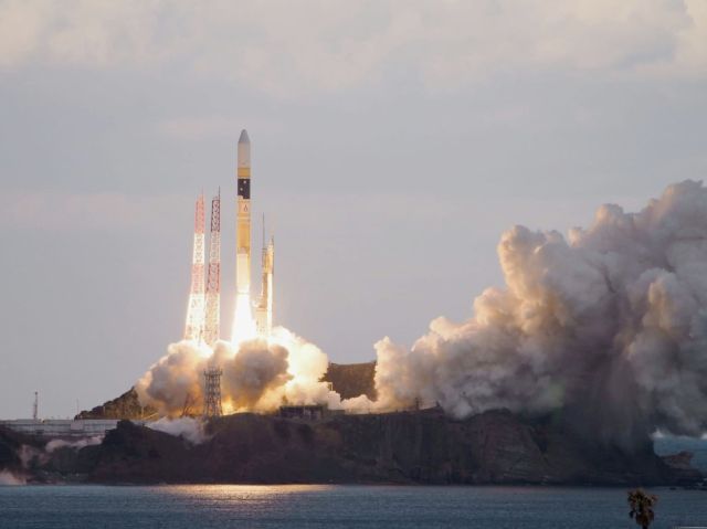 Japan launched on 29 November an H-2A rocket carrying its first optical satellite designed to relay data collected by reconnaissance satellites already in orbit. (MHI)