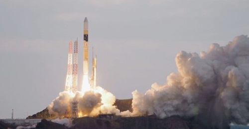 Japan launched on 29 November an H-2A rocket carrying its first optical satellite designed to relay data collected by reconnaissance satellites already in orbit.