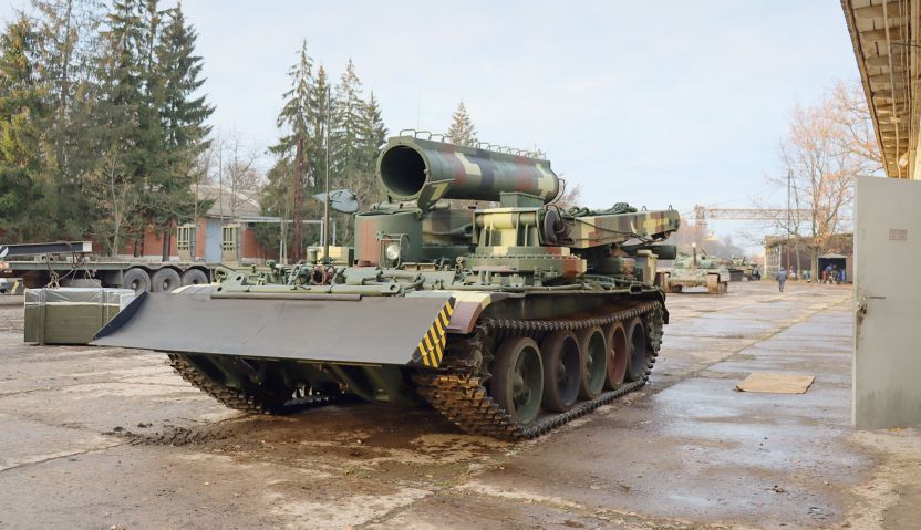 The upgraded BTS-4 armoured recovery vehicle based on a T-55 hull. (UkrOboronProm)