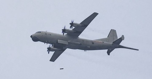 The Chinese military released an image on 3 December showing a PLANAF Y-8Q aircraft attached to a division under the Eastern Theatre Command dropping a new type of guided depth charge during a recently held live-fire training exercise.