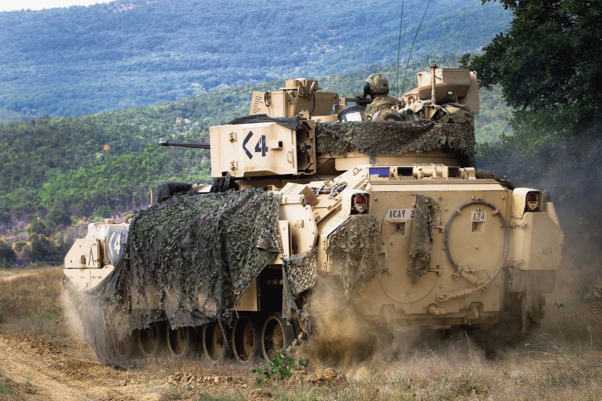 US Army Sergeant Ansel Frayer, sitting in the gunner’s turret, and his crew manoeuvre their M2A3 Bradley during a live-fire exercise in Bulgaria in August 2018. The army has announced a tentative roadmap for finding a SK APS for its ground combat vehicles.  (US Department of Defense)