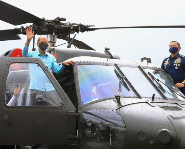 On 10 December the PAF inducted into service the first six of 16 S-70i Black Hawk helicopters ordered in 2019 in a ceremony that was also attended by Secretary of National Defense Delfin Lorenzana (seen here). (Philippine DND)