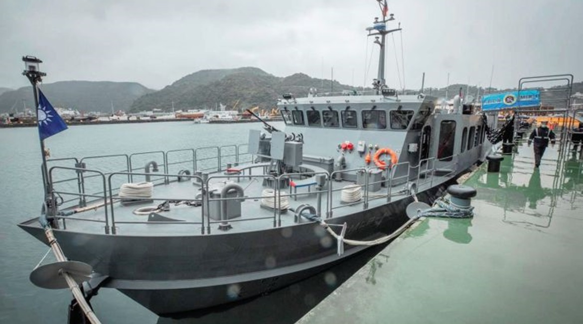 The RoCN received on 15 December the first of four fast minelaying ships ordered from Lungteh Shipbuilding.