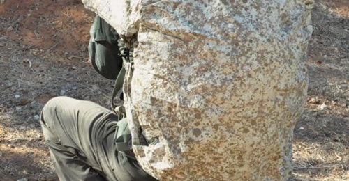 A soldier can wrap the Kit 300 around himself to reduce his thermal signature when on the move.