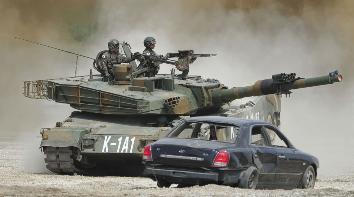 A K1A1 main battle tank seen during a mobility demonstration. South Korean defence prime Hyundai Rotem has been contracted to develop technologies that will enable the K1 platform to be remotely or autonomously operated.