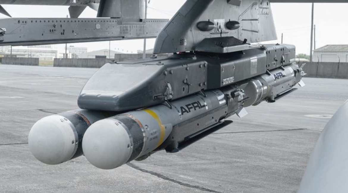Four CSDB-1 munitions hang from the wing of an F-16 fighter from the US Air Force Test Center's 96th Test Wing at Eglin Air Force Base, Florida. Two of the bombs were dropped during the first flight demonstration of the Air Force Golden Horde Vanguard.