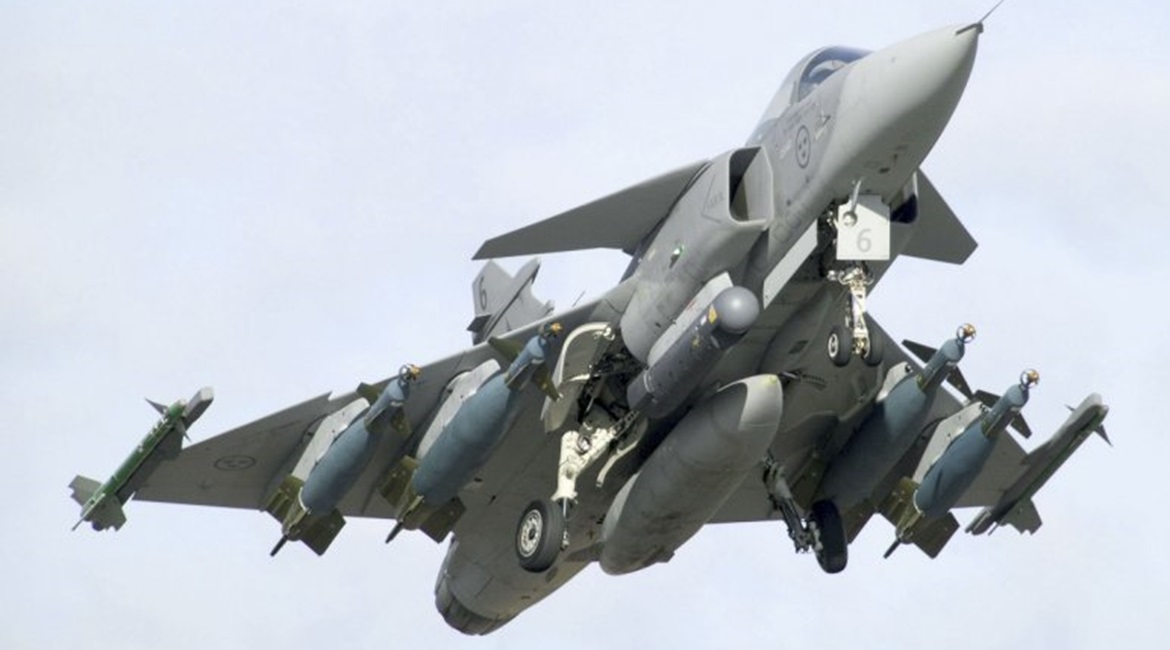 The SwAF is expected to retain 40 Gripen C/D fighters (pictured) to augment the 60 new Gripen Es for a combined fleet of 100 jets.