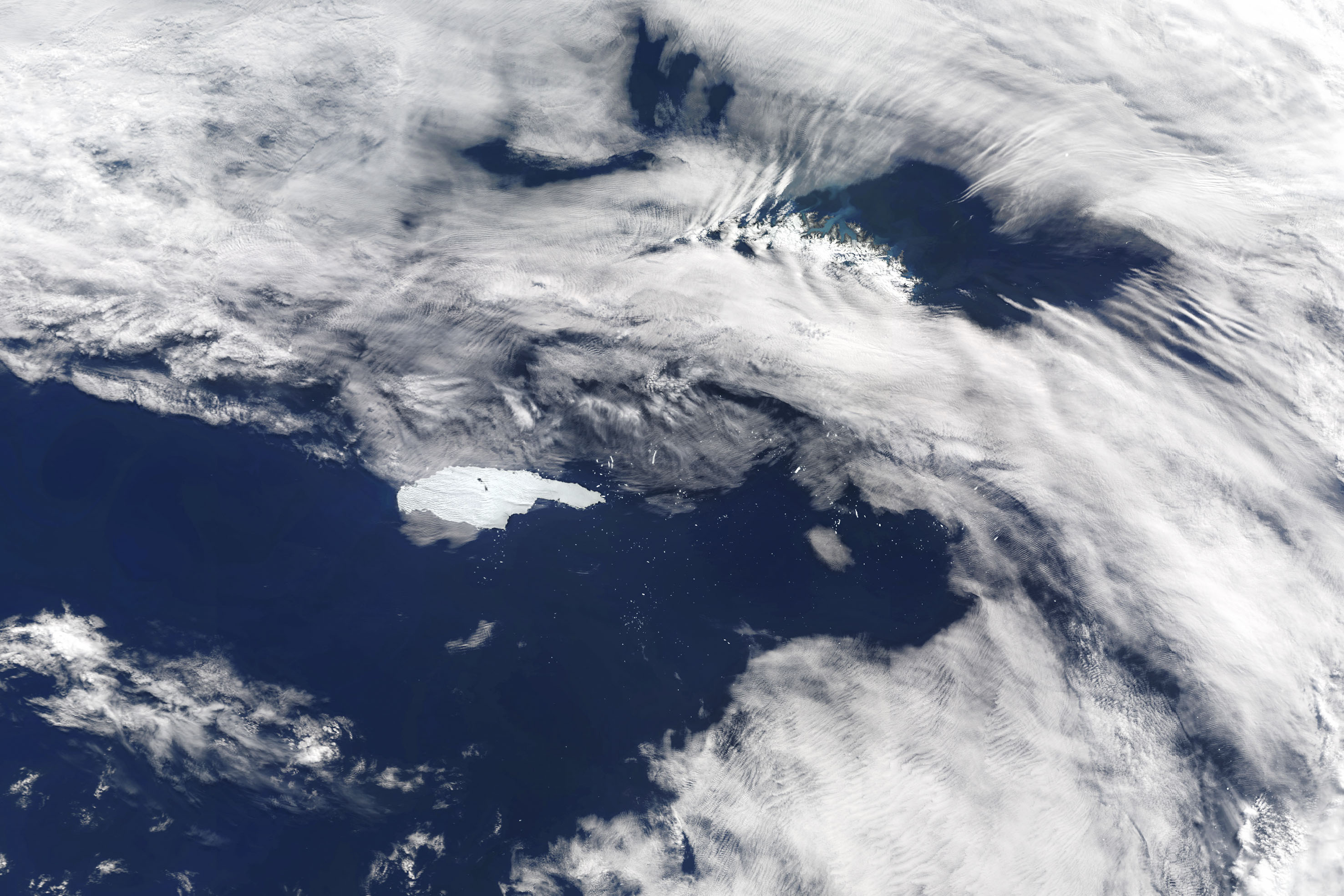 Iceberg A-68A near South Georgia Island in the southern Atlantic Ocean. The approximately 526 km
3
iceberg calved from the Larsen C Ice Shelf in Antarctic Peninsula in 2017 and is being monitored by Europe’s Sentinel-1 satellite and the United State’s Modis imager.
(Gallo Images/Orbital Horizon/Copernicus Sentinel Data 2020)