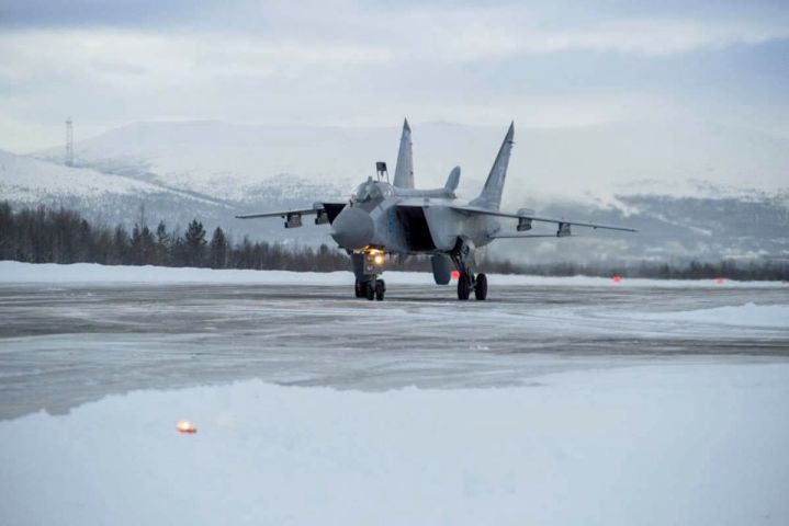 MiG-31BM arriving in Novaya Zemlya to take up QRA. (Northern Fleet press service)