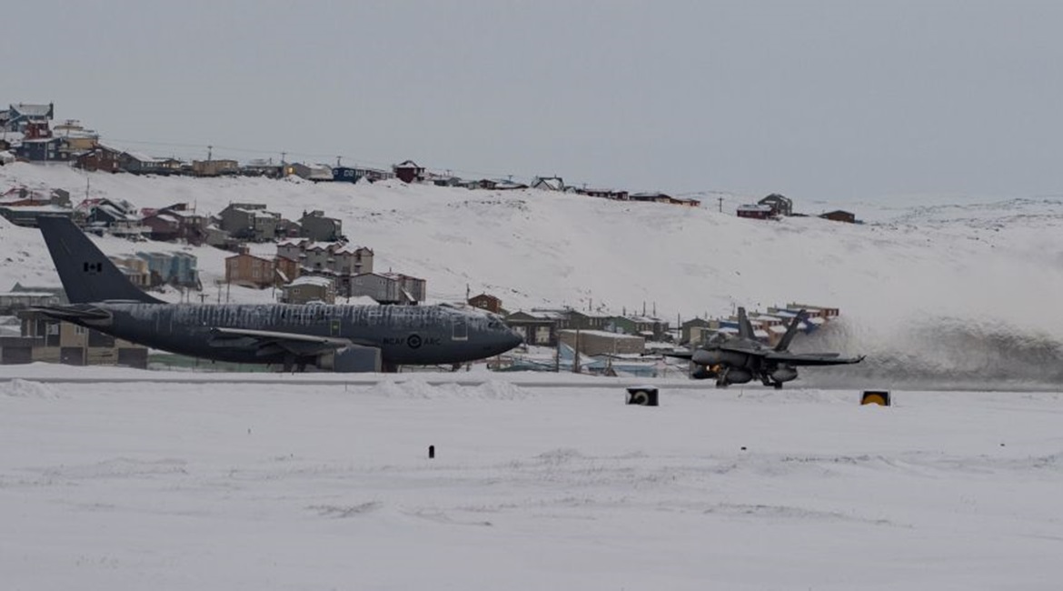 The RCAF exercised with a CC-150T aerial refuelling aircraft (left) and a CF-18 around Baffin Island from 18 to 20 January.
