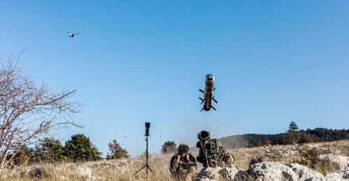 The LYNKEUS Dismounted operational configuration: MMP fired in lock-on-after-launch mode for representative beyond-line-of sight (BLOS) engagement, with target designation provided by a Novadem NX70 drone linked via radio to the MMP firing station.