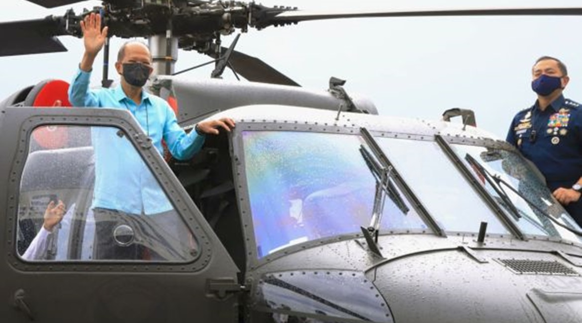 On 10 December 2020 the PAF inducted into service the first six of 16 S-70i Black Hawk helicopters in a ceremony that was also attended by Secretary of National Defense Delfin Lorenzana (seen here). Philippine President Rodrigo Duterte has now approved...