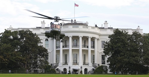 Marine Helicopter Squadron One (HMX-1) runs test flights of the VH-92A over the south lawn of the White House on 22 Sept 2018 in Washington, DC. The US Navy on 5 February awarded Sikorsky a USD479 million contract modification for five Lot 3 LRIP aircr...
