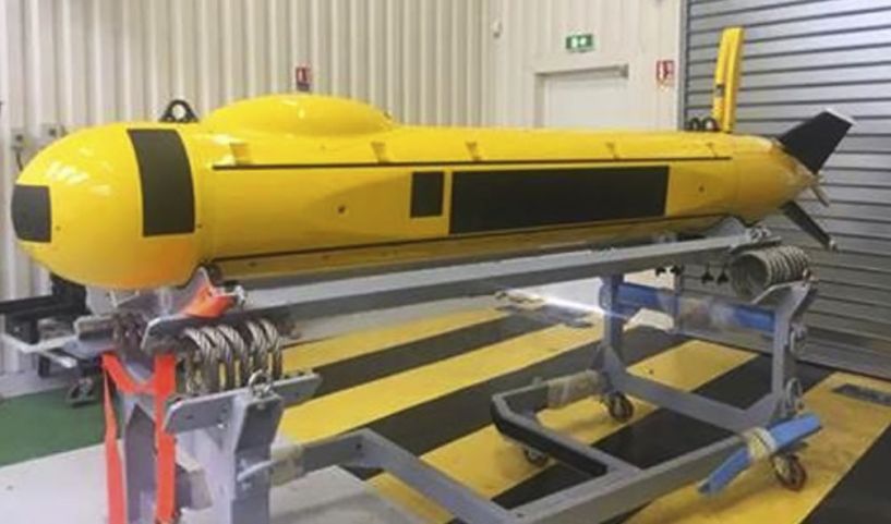 A18-M AUV fitted with UMISAS 120 system. The transmitter and receiver arrays are visible on port side.  (ECA Group)