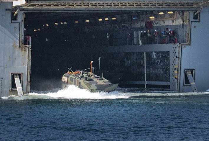 An ACV heads into the water. BAE Systems recently delivered the first ACV command and control variant to the USMC. (BAE Systems )