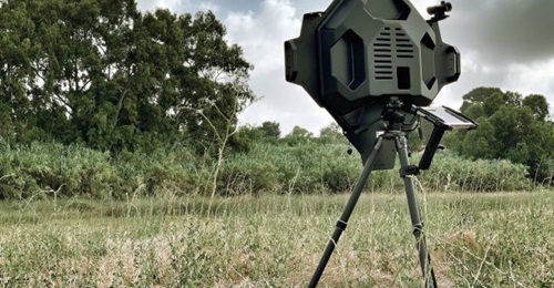 Camero-Tech's XaverTM LR80 (XLR80) is a pulsed-based UWB micro-power radar that enables detection of live objects behind walls, at distances of over 100 m.