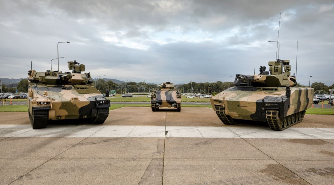 The Australian DoD displayed for the first time on 12 March the two contenders for the Australian Army's IFV requirement under Project Land 400 Phase 3. Rheinmetall's Lynx KF41 (right) and Hanwha Defense's Redback (left) are competing to replace the ar...
