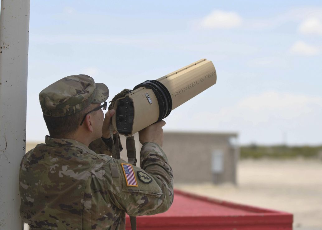 A US Army soldier tests a counter unmanned aerial system (CUAS) device at McGregor Range Complex, New Mexico. (US Army )