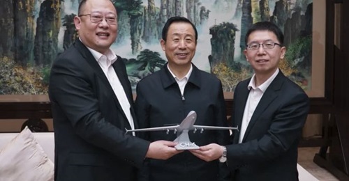 A model of the in-development CH-6 armed reconnaissance UAV being presented to Hunan Provincial Committee secretary and Hunan Provincial People's Congress Standing Committee director Xu Dazhe by CAAA president Hu Meixiao and secretary Wang Xianyu on 16...