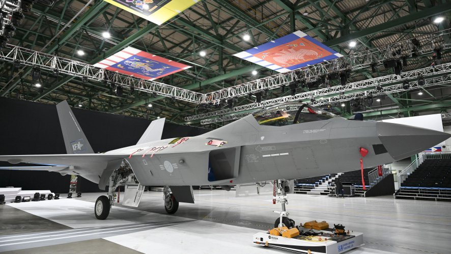 Korea Aerospace Industries (KAI) have announced plans to set up a ‘smart manufacturing’ facility to support the production of the KF-21 fighter aircraft, which was unveiled earlier in April. (DAPA)