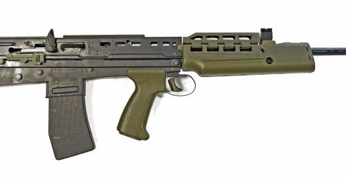The proposed design of the SA-80 0.22 Small Bore Rifle. The rifle may be fitted with either the L9A1 SUSAT optical sight or standard issue iron sights.